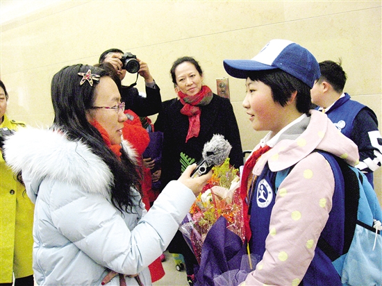 Young Baotou journalists attend two sessions