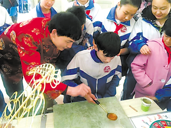 Volunteers visit special needs school in Baotou