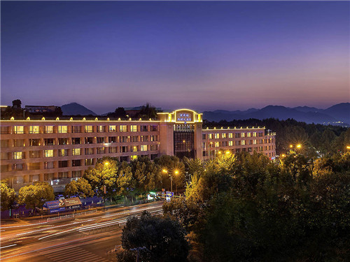 1522024510158011520.jpg 索菲特西湖.jpg