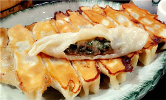 ​Qingdao fried dumplings (青岛锅贴/Qingdao Guo Tie)
