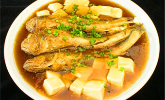 Braised yellow croaker with tofu (黄鱼炖豆腐/Huang Yu Dun Tou Fu)