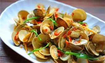 Chili sautéed clams (辣炒蛤蜊/La Chao Ge Li)
