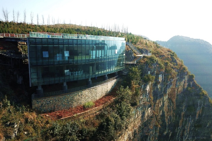Cliff museum offers spectacular views of Guizhou