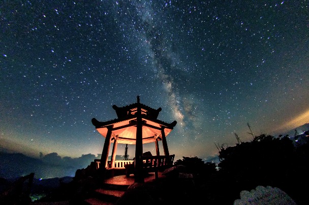 Starry, starry night on Jiuxian Mountain