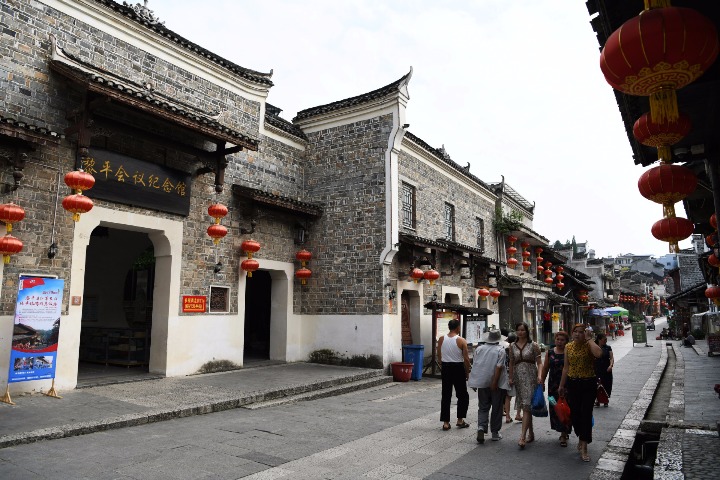 Red tourism booms in Guizhou