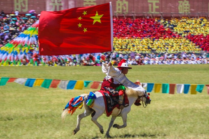 Traditional horse racing festival kicks off in Qinghai