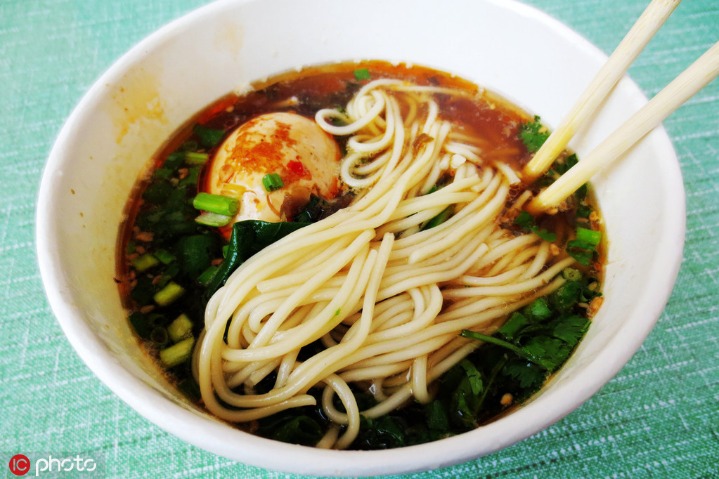 Spicy noodles (小面/xiǎo miàn)
