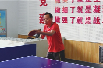 Ping-pong playing senior citizen enjoys retirement through sports