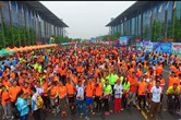 Thousands lace-up for Wuxi hike