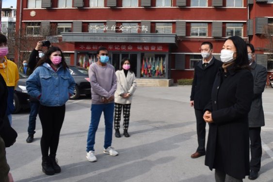 Shanxi officials visit SXU international students