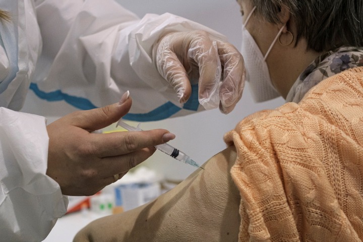 European countries eyeing Chinese COVID-19 vaccines amid delivery crisis