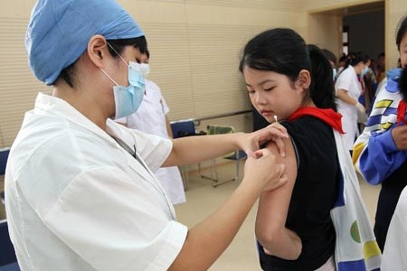 China tightens vaccination certificate check for children