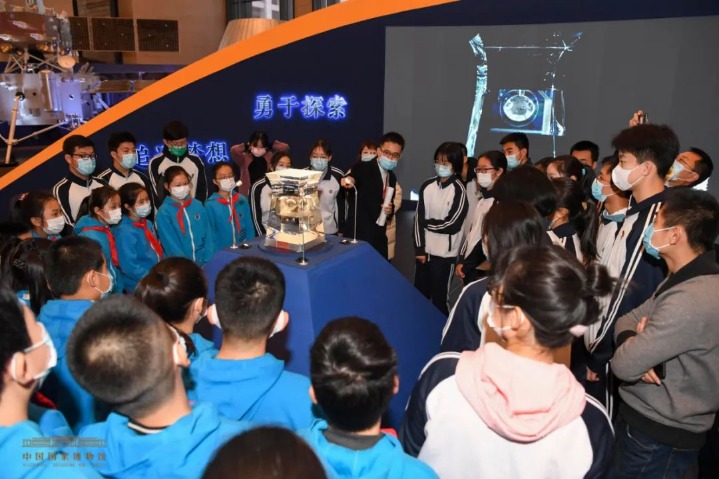 Lunar samples exhibited in Beijing