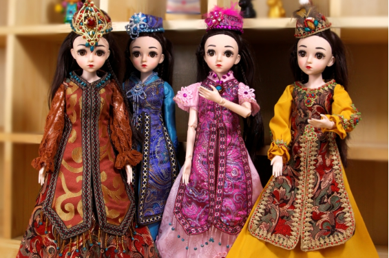 Xinjiang Museum rolls out dolls in ethnic costumes
