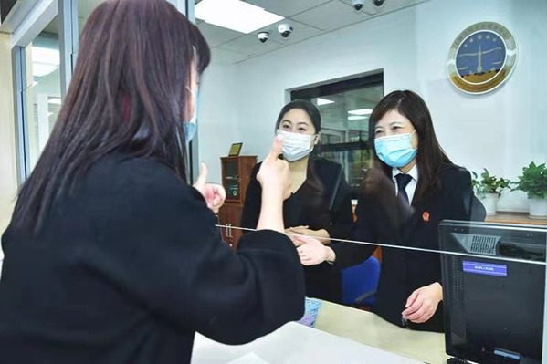 Shanghai court offers sign-language services