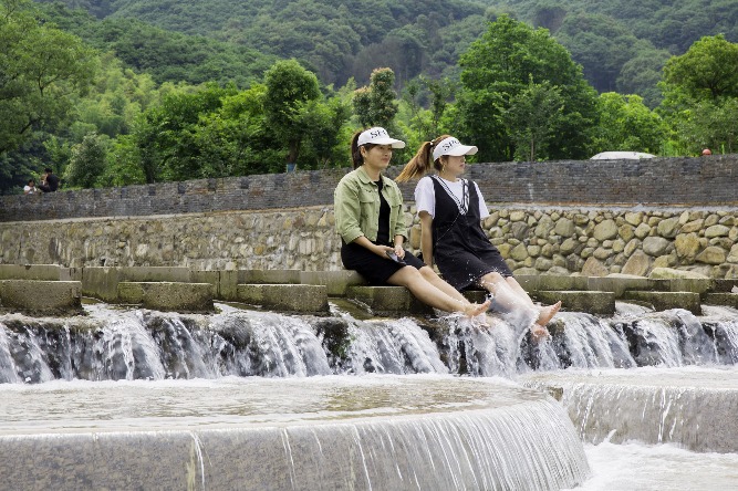Environmental protection boosts rural tourism in Ningbo