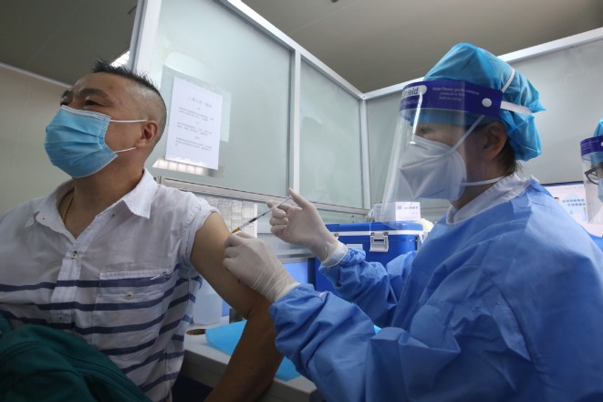 Hundreds of HK people in Guangzhou vaccinated
