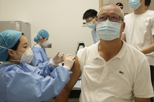 Mainland helps Taiwan compatriots get COVID vaccinations