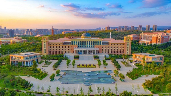 Yunnan University recruits global eminent professors, scholars
