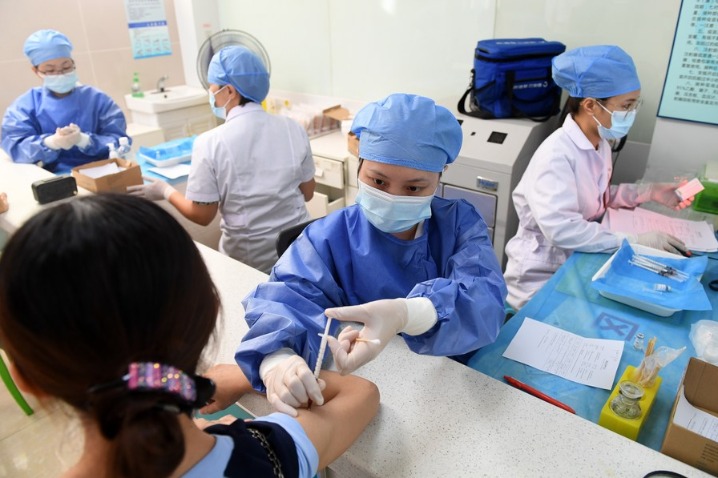 Over 3.01b COVID-19 vaccine doses administered on Chinese mainland