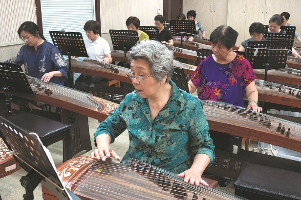 Chinese seniors' thirst for knowledge stresses system