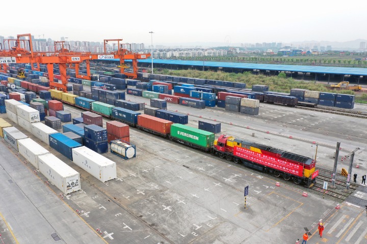 Chongqing's foreign trade grows 12.1% in January-April