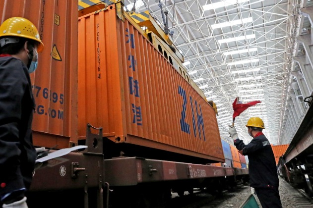 Xinjiang's external trade up over 33% in January-April