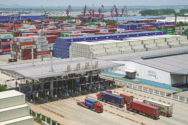 China's Jiangsu sees foreign trade jump in January-May