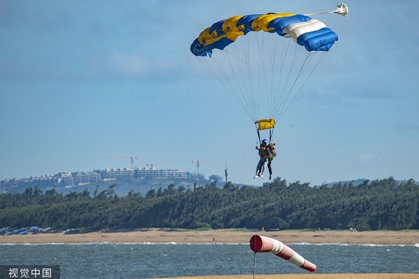 ROK expert witnesses development of skydiving industry in Sanya