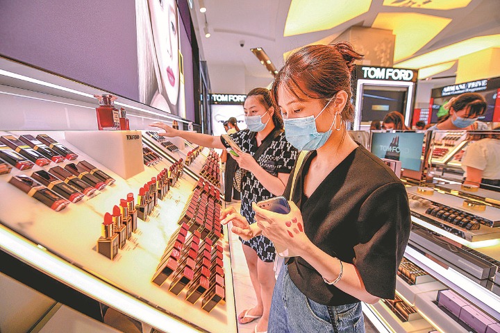 China Tourism Group Duty Free makes trading debut on Hong Kong Stock Exchange