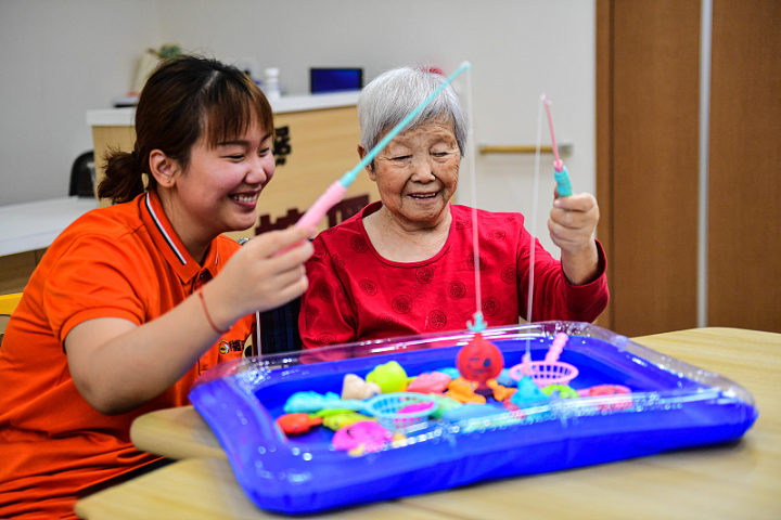 China's long-term care needs may rise to 6.6t yuan by 2040