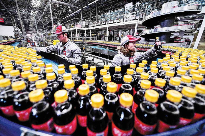Coca-Cola heats up bottled water market