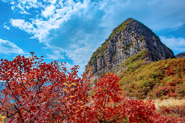 As autumn deepens, so do the colors in Shanxi