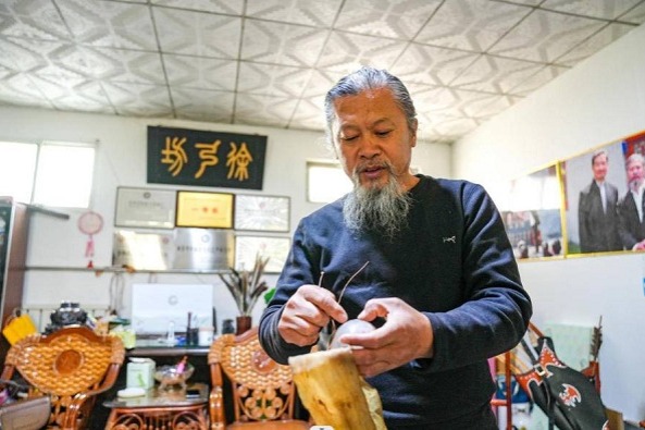 Jining craftsman preserves traditional bow-making technique, archery culture
