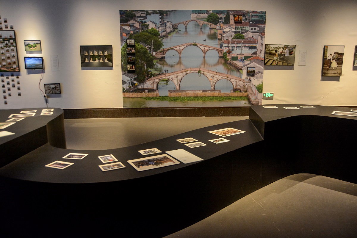 Photos of ancient Grand Canal bridges on display in Hangzhou