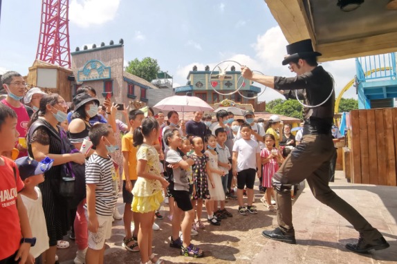 Street magic shows shine at Guilin Festival
