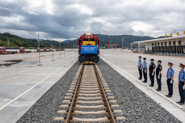 Fruit trains arrive in SW China via China-Laos Railway