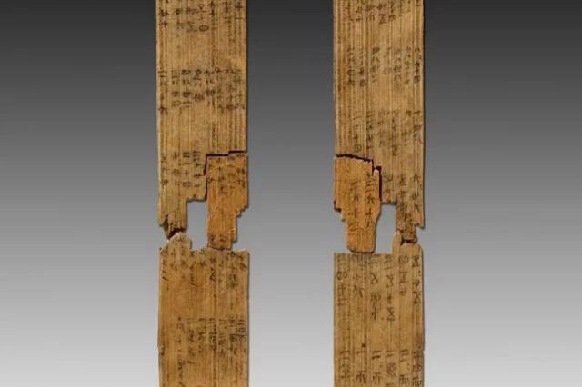 Bamboo slips engraved with 'Chengdu' found