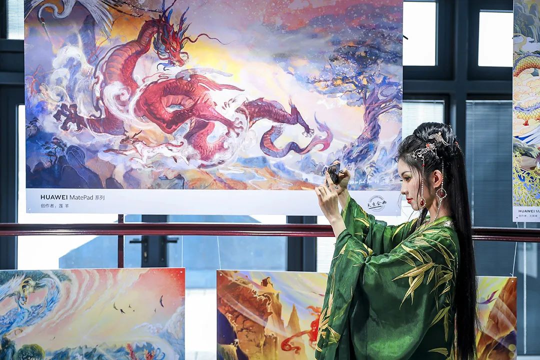 Colorful artworks present features of traditional Chinese culture in Henan