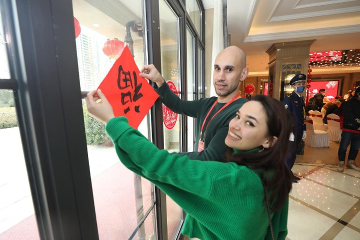 Foreigners in Hebei celebrate Chinese festival