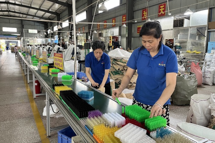 In Shaodong, lighter exports a striking success