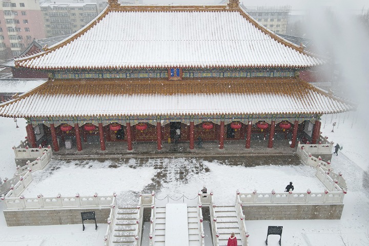 Snow-covered Confucius Temple a Harbin attraction