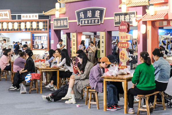 Quzhou delicacies shine at Zhejiang food exhibition