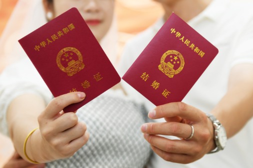 Marriage registrations fall to record low in China
