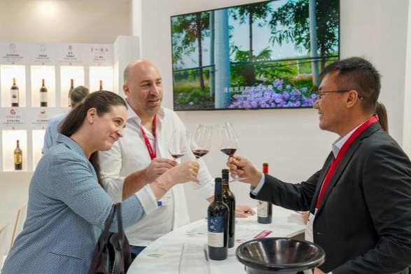 French winemakers bring Bordeaux taste to NW China