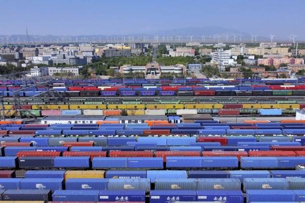 Xinjiang's Alataw Pass handles 3,000th China-Europe freight train this year