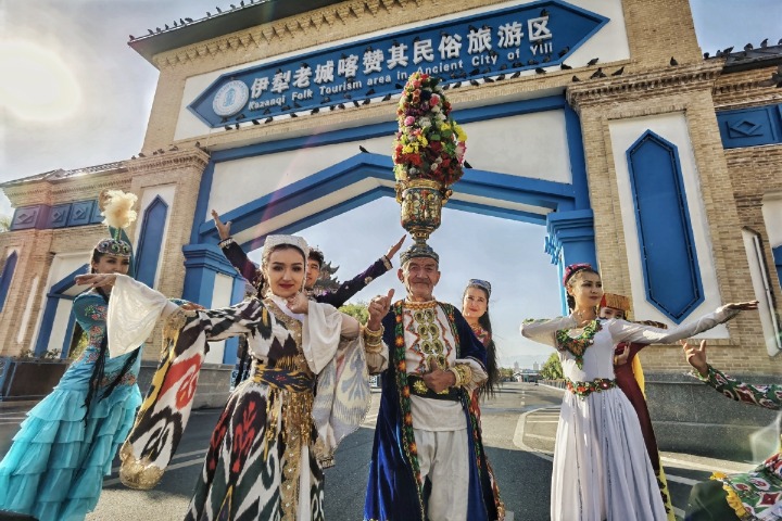 Xinjiang adds rail services so tourists can experience region's grand scenery