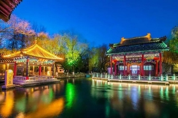 Baotu Spring extends opening hours to boost nighttime economy