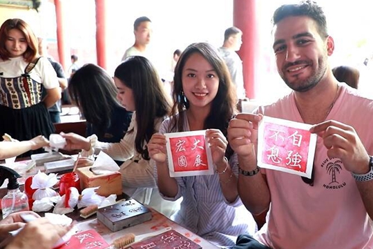 Young expats experience Jining's cultural riches