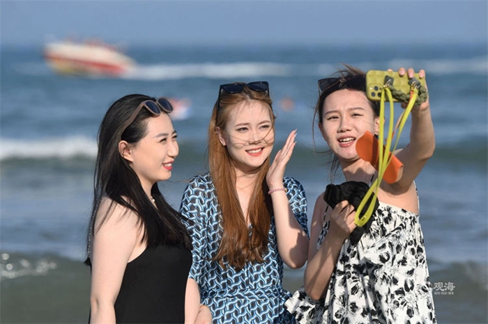 Keep cool in the sea off Qingdao